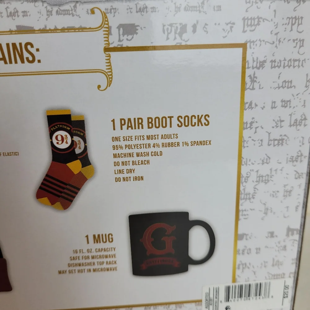 Hogwarts Harry‎ Potter Boxed Gift Set: Coffee Mug, Socks, Beanie Hat. Wizzard.